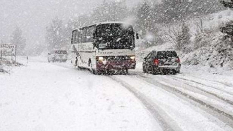 Ndalesë për qarkullim të automjeteve të rënda në rrugën Kërçovë-Ohër