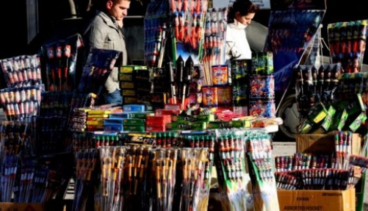 Sekuestrohen rreth 2.000 copë lëndë piroteknike në Bit Pazar të Shkupit