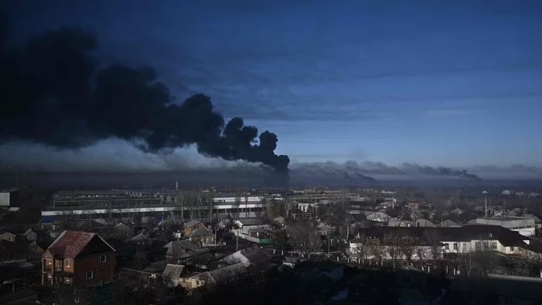 Shtetasi i Maqedonisë që ndodhet në Ukrainë përshkruan tmerrin në Kiev: Nuk kemi arritur të blejmë ushqime