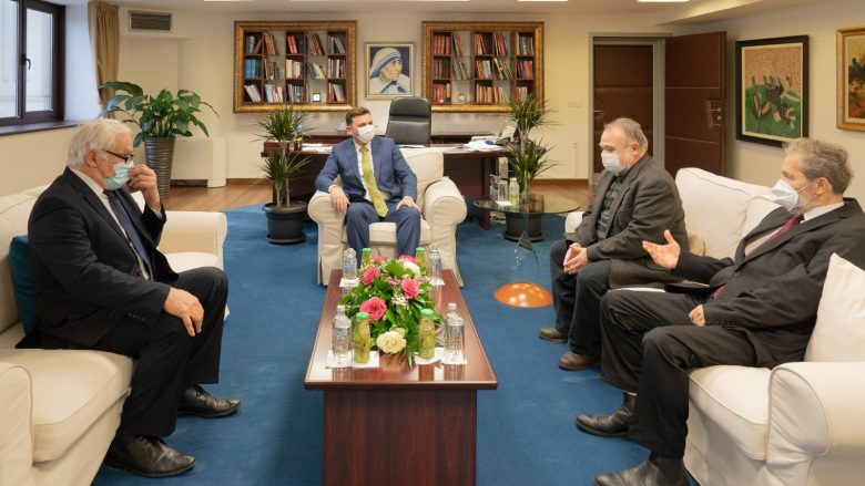 Osmani në takim me ish-ambasadorët në Sofje: Çdo sugjerim dhe reflektim është i mirëseardhur dhe i dobishëm