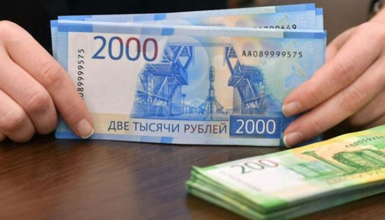 Rubla ruse bie në nivelin më të ulët historik
