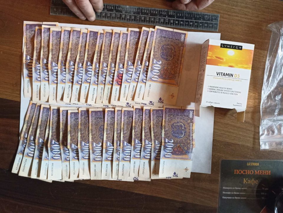 Kapet duke pranuar ryshfet prej 61 mijë denarë, policia arreston inspektoren!