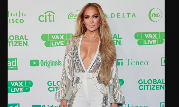 Jennifer Lopez hynë në biznesin e anijeve vetëm për të “rritur”