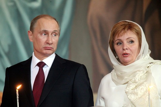 Teoricient konspirativ pretendon se Putin e ka zhvendosur familjen e tij në një qytet të nëndheshëm