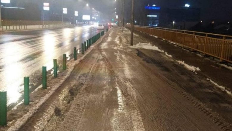 Bashkia e Shkupit: Shtigjet e biçikletave dhe të këmbësorëve në bulevardet dhe rrugët e qytetit janë të pastra dhe të kalueshme