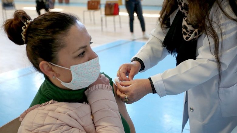 Maqedoni, mjekët amë kundër apeleve me sms për vaksinim