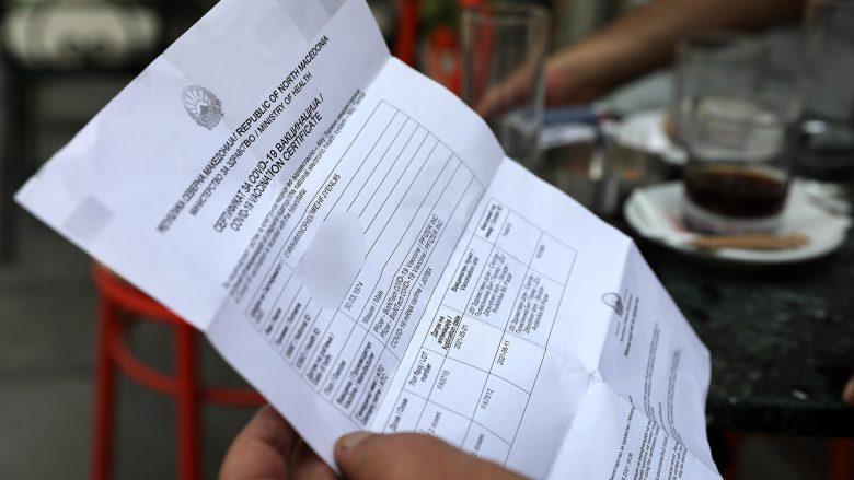 Qeveria e RMV-së lehtëson masat anti-covid: Hiqen certifikatat e vaksinimit për hyrje në qendrat tregtare