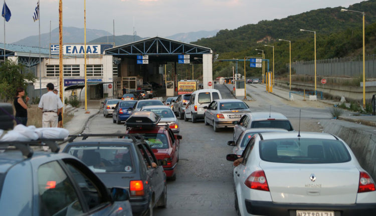 Vjen lajmi i mirë për shqiptarët, hiqet formulari PLF për hyrjen në Greqi