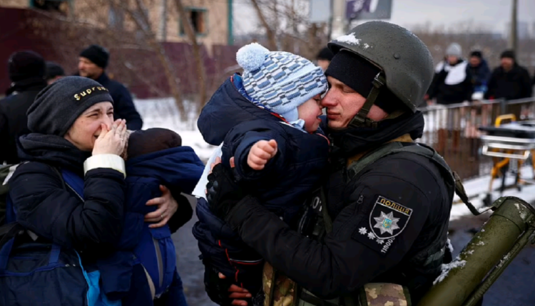 Lot, rrënoja dhe largime masive/ Pamje dramatike në Ukrainë