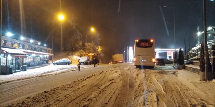 Ndalesë për kamionë në rrugën Gostivar-Kërçovë përmes Strazhës