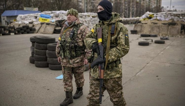 Ushtarët në Mariupol refuzojnë kërkesën për t’u dorëzuar