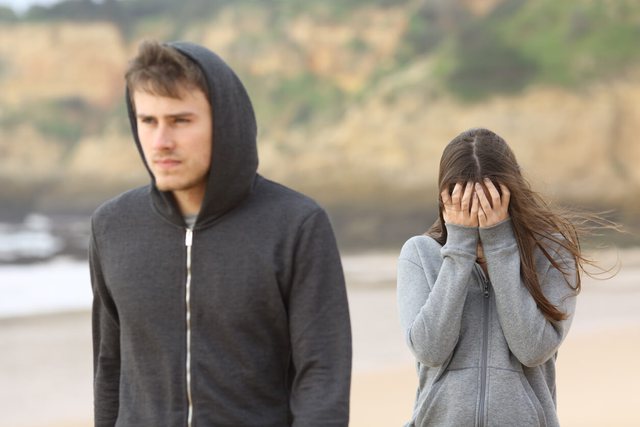E kam shumë të vështirë t’u besoj të tjerëve, çfarë mund të bëj për ta tejkaluar