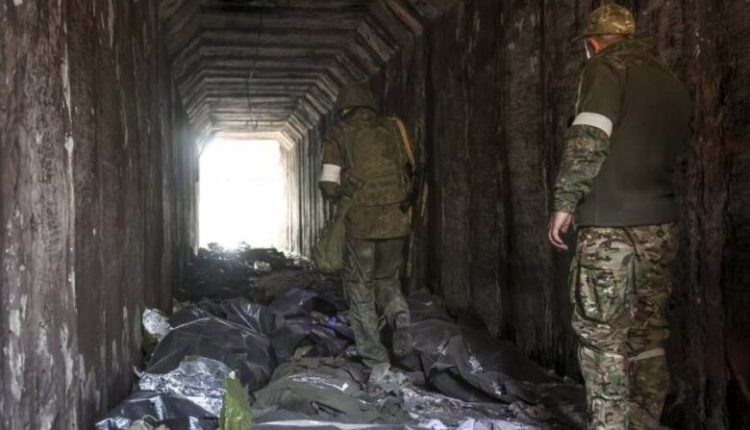 Civilët e vrarë mbesin rrugëve të Mariupolit