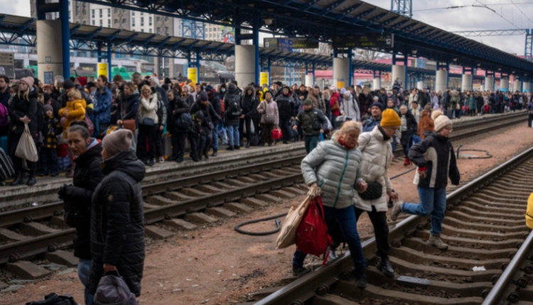 Poloni, vullnetarët që ndihmojnë refugjatët ukrainas