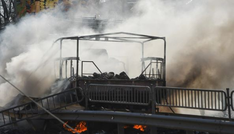 Ukraina: Rusët bombarduan linjën hekurudhore të Donetskut, bllokohen 3 trena me civilë