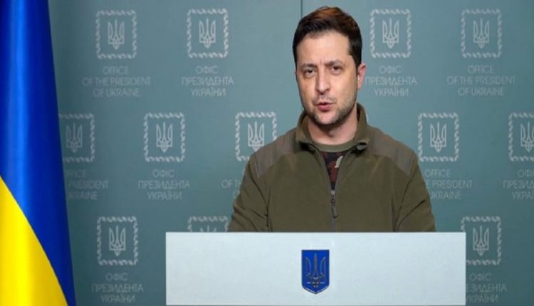 Zelensky: Rusia po fsheh provat e vrasjes së civilëve në rajonet e okupuara në Ukrainë