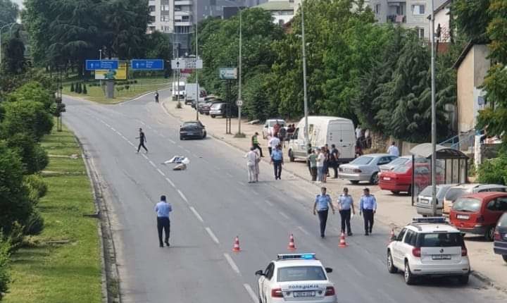 Aksident tragjik në Çair të Shkupit, 16-vjeçari me veturë godet për vdekje një grua
