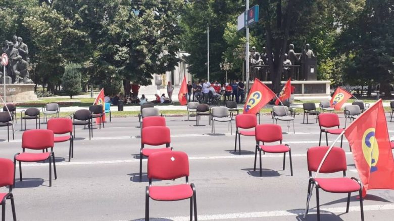 Greva e LSM-së vazhdon, bllokohet hyrja në Shkup