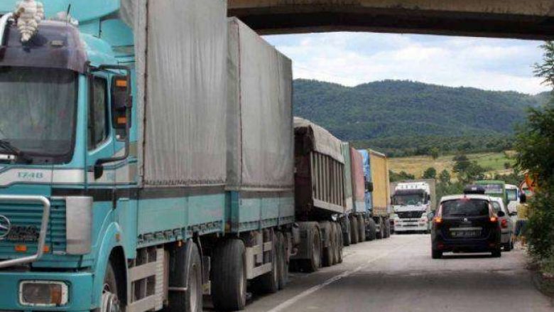 Maqedoni, nga sot nis regjimi i përkohshëm i qarkullimit për automjetet e rënda të transportit