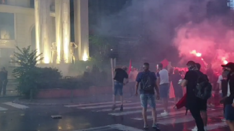 Në protestën e djeshme në Shkup janë lënduar 47 policë dhe arrestuar 11 persona