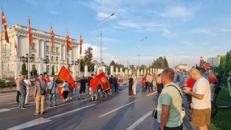 Propozimi francez, nga nesër bllokada në të gjithë Maqedoninë