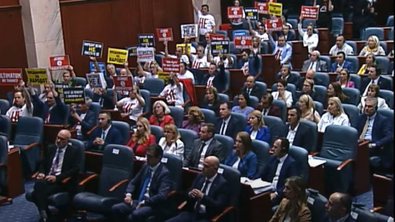 Vazhdon debati në Kuvendin e RMV-së për propozimin francez