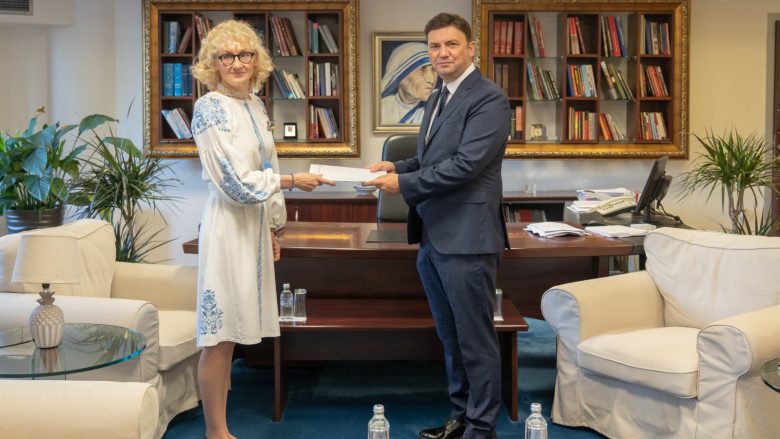 Bujar Osmani pranon letrat kredenciale të ambasadores së re të Ukrainës