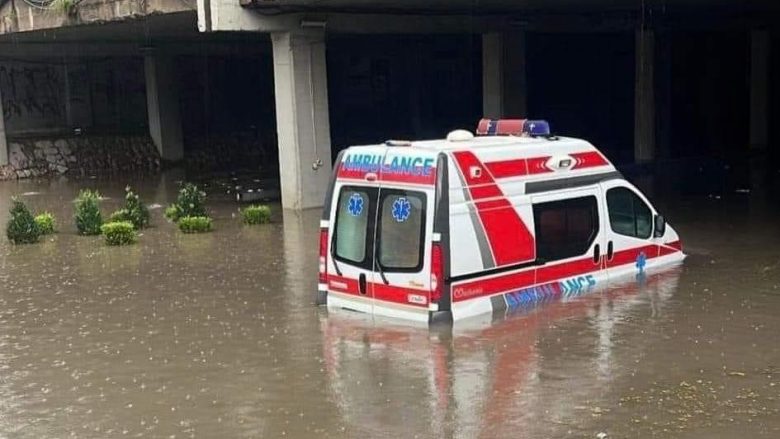 Pamje nga dëmet e shkaktuara nga moti i ligë në Shkup