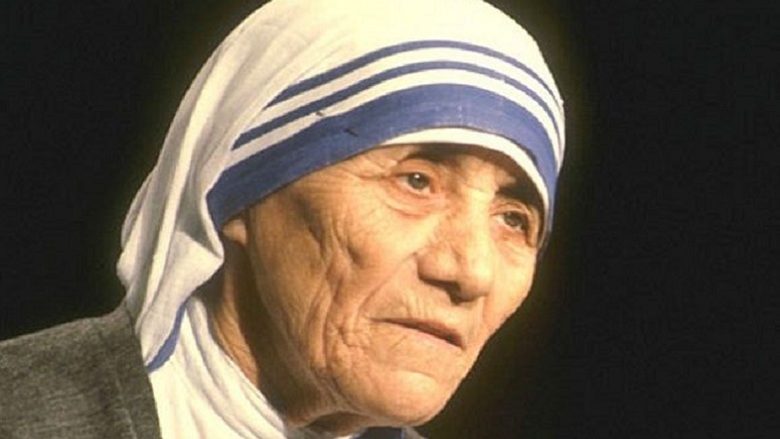 Në nderim të jetës dhe veprës së Shën Nënë Terezës, mbahet edicioni i tretë i manifestimit “Drita e Gonxhes”