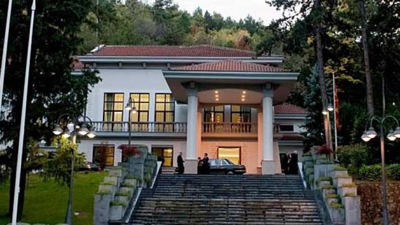 Presidentja falë gjashtë persona të dënuar
