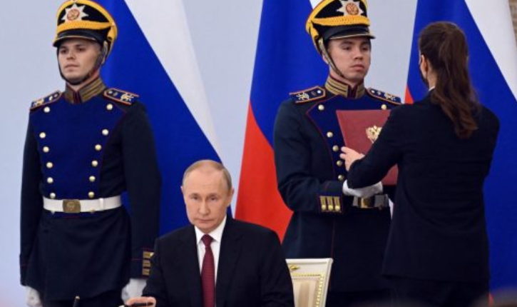 Si Putin po ua delegon vartësve përgjegjësinë për katastrofën e Rusisë në Ukrainë