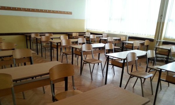 Ndërpritet greva e arsimit në Kosovë, nxënësit kthehen në shkollë