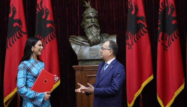 Dua Lipa merr shtetësinë shqiptare
