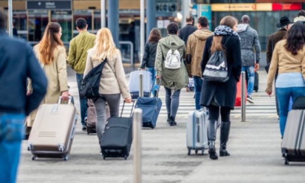 Të tretët në botë për diasporën, 30.7% e shqiptarëve jetojnë jashtë vendit