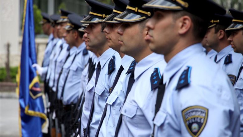 “E Majta” dorëzon iniciativë në Gjykatën Kushtetuese për dy gjuhësinë në uniformat e policisë