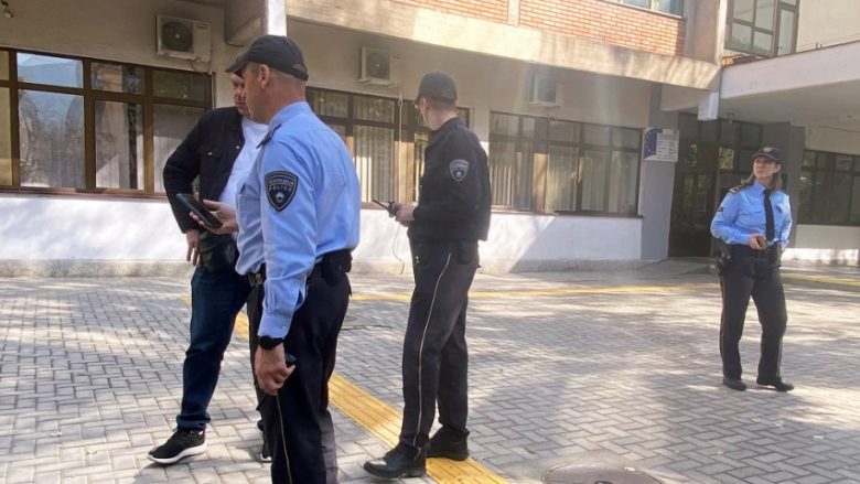 Bombat e rrejshme në shkollat e Shkupit, arrestohet një person