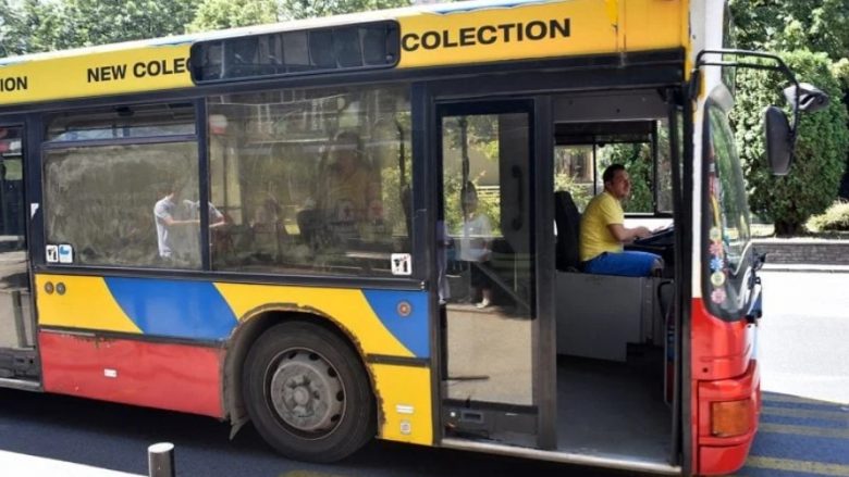 Transportuesit privatë e bllokojnë Shkupin, protesta do të zgjasë deri në përmbushjen e kërkesave të tyre