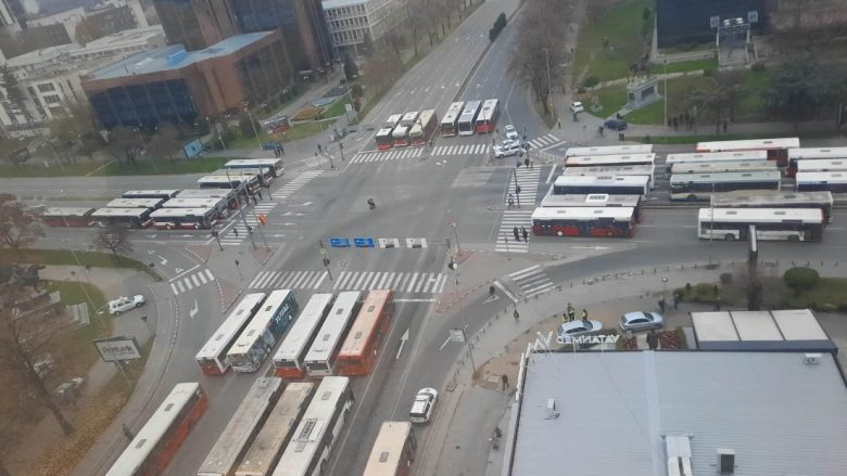 Kompanitë private të transportit në Shkup nga e hëna në protesta