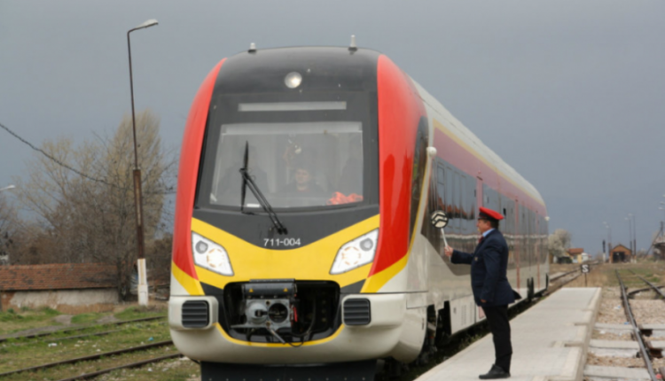 Maqedoni, del nga shinat treni me 150 pasagjerë në bord