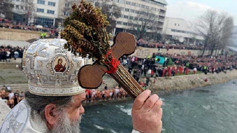 Besimtarët ortodoksë në RMV festojnë Epifaninë – Ujin e bekuar