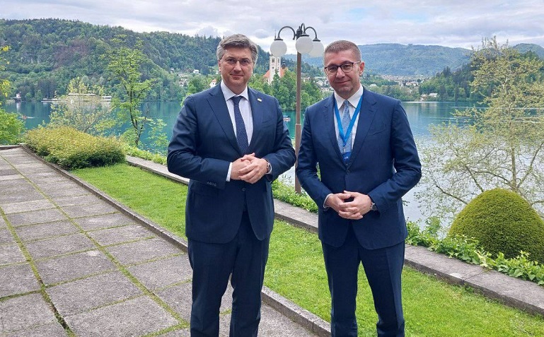 Mickoski në takime me Plenkoviq dhe sekretarin ndërkombëtar të EPP-së, Patrick Waller