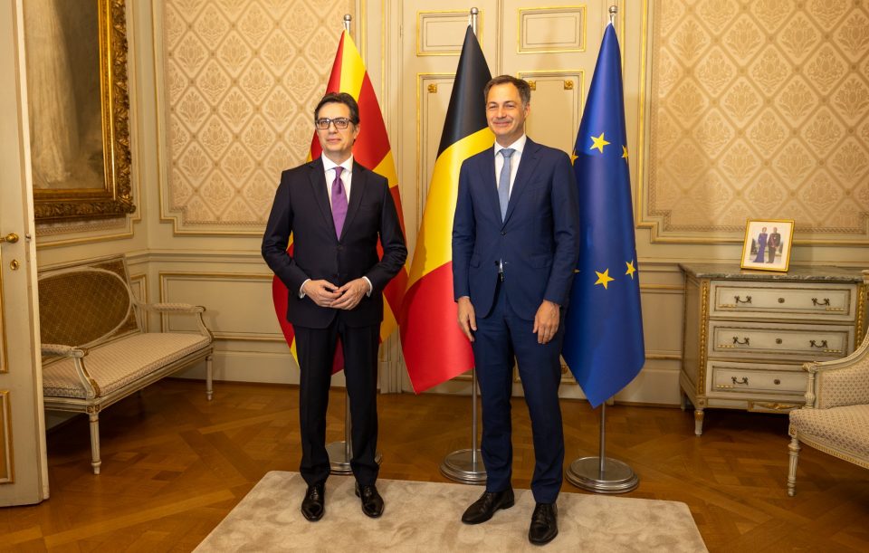 Presidenti Pendarovski në Bruksel u takua me Kryeministrin belg Aleksandër de Kro