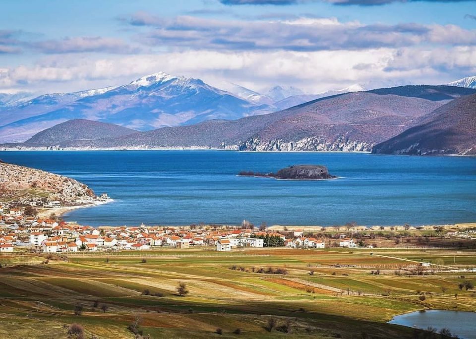 Liqeni i Prespës po thahet, NASA: Ka humbur gjysmën e vëllimit në 44 vitet e fundit