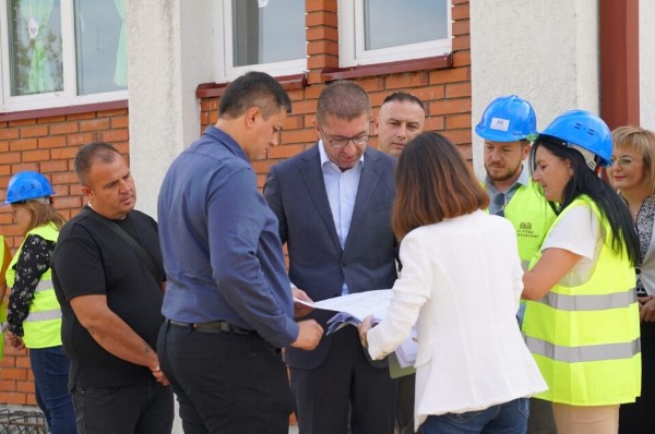 Mickoski: Ende nuk janë shëruar plagët e Onkologjisë, ka një aferë të re ku vajza i jep babait tender tre milionësh 