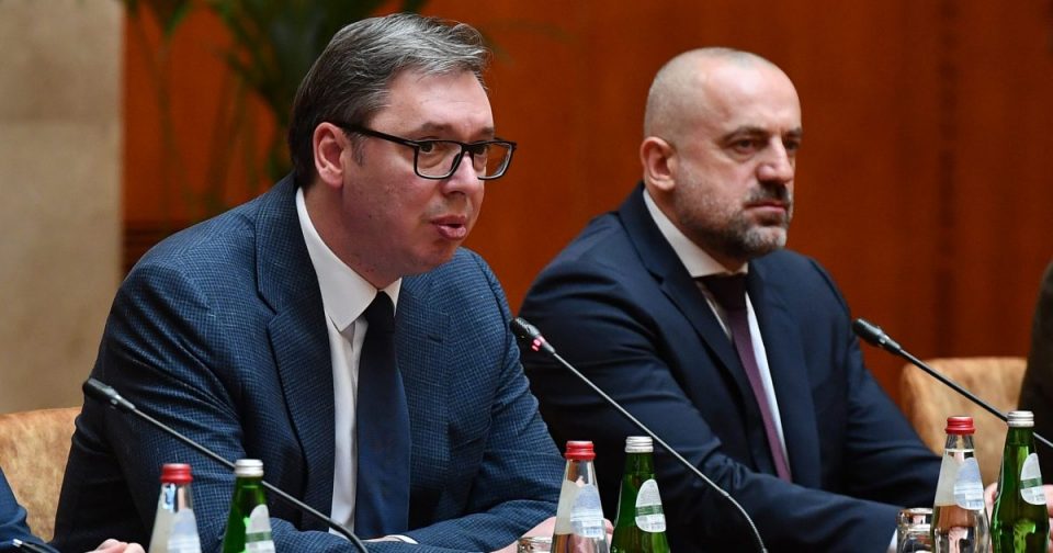 Radoiçiç dorëhiqet si nënkryetar i Listës Serbe
