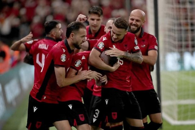 Shqipëria shkatërron Çekinë 3 me 0 në “Air Albania”
