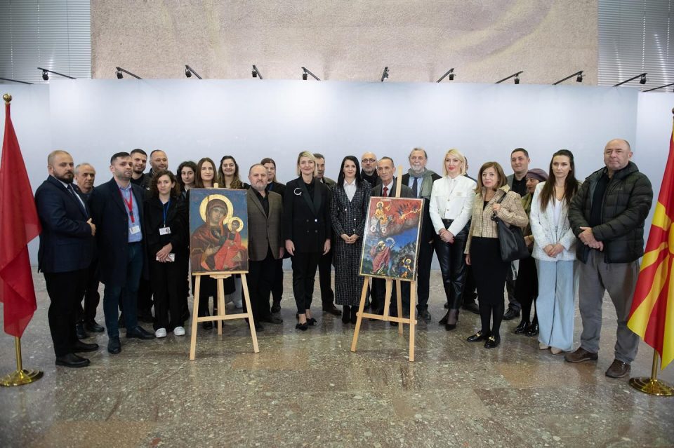 Shqipëria i rikthen Maqedonisë 20 ikona ishin dërguar ilegalisht në Shqipëri