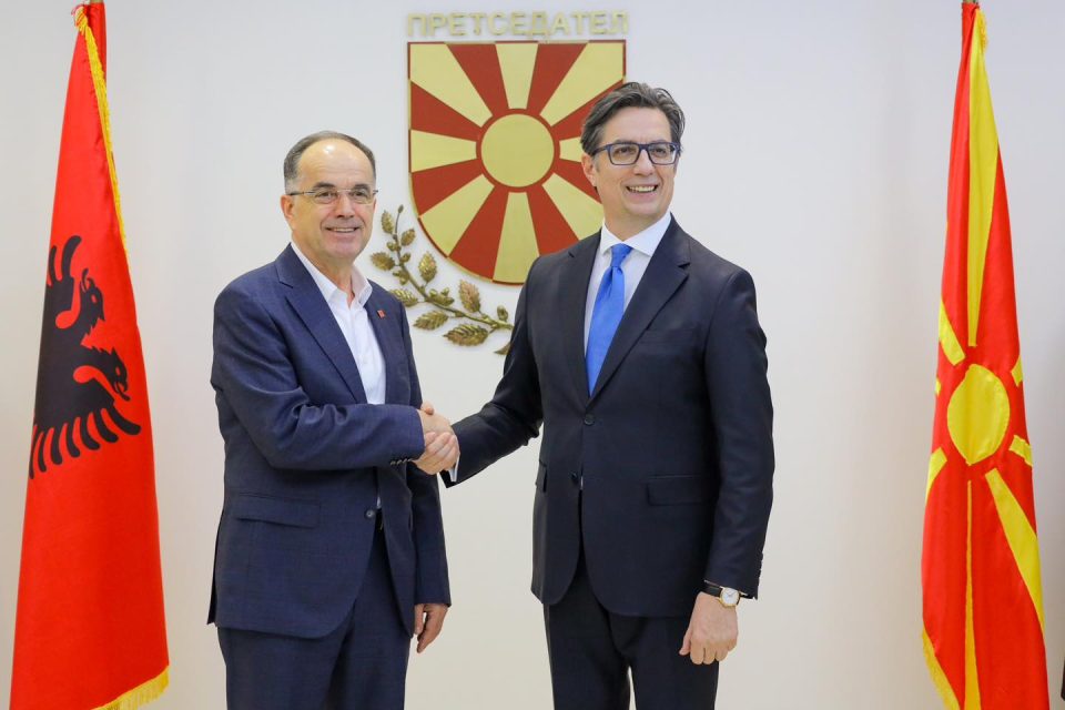 Pendarovski priti në takim Presidentin e Shqipërisë Bajram Begaj