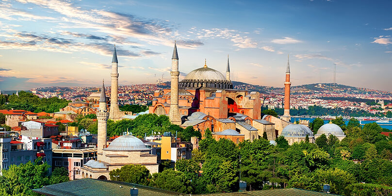 Aja Sofia në Stambollit, hyrja për vizitor bëhet me pagesë