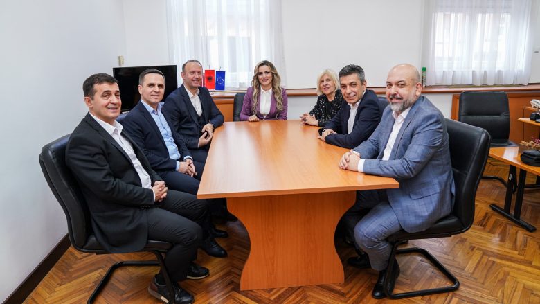 Opozita shqiptare votoi kundër Talat Xhaferin